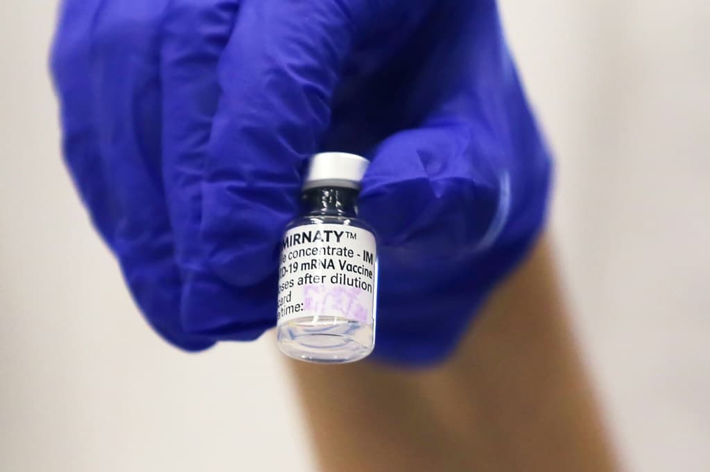 Australia starts vaccine rollout amid controversy
